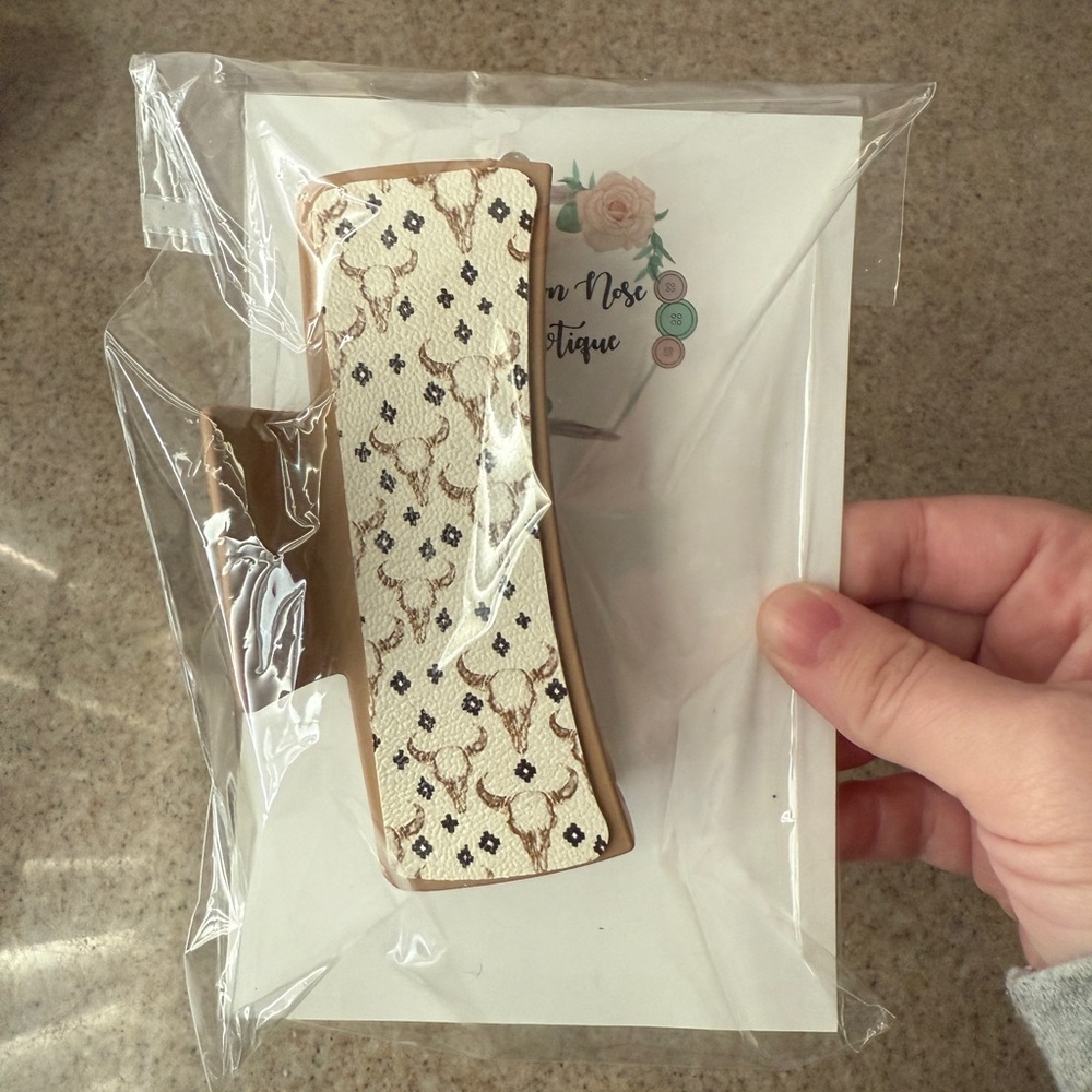 Elegant Beige Hair Clip